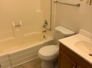 300 N 6th St APT 5, Guthrie Center, IA 50115