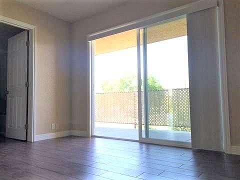5th image of 309 S Flower St #10J