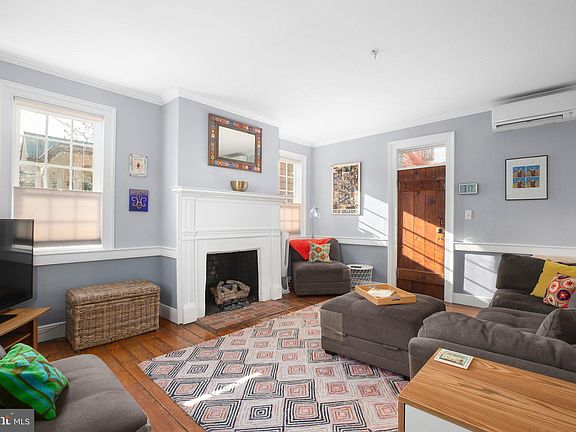 3rd image of 209 Fauquier St