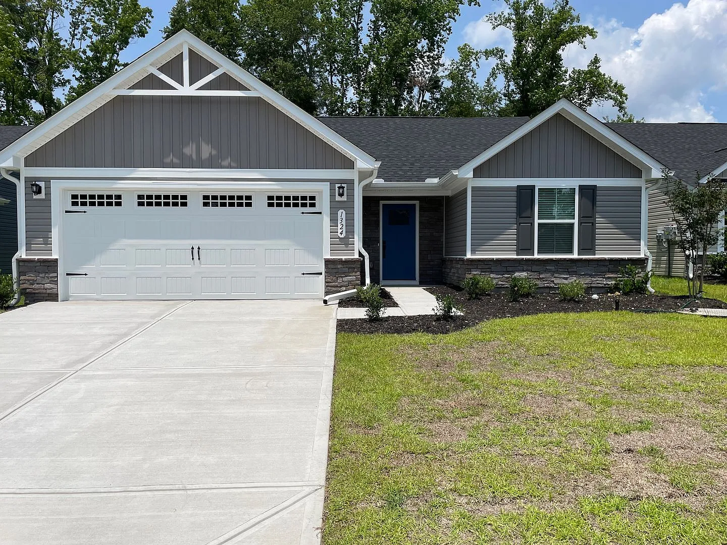 3 Bedroom 2 Bathroom House In Hickman's Crossing — Photo 1