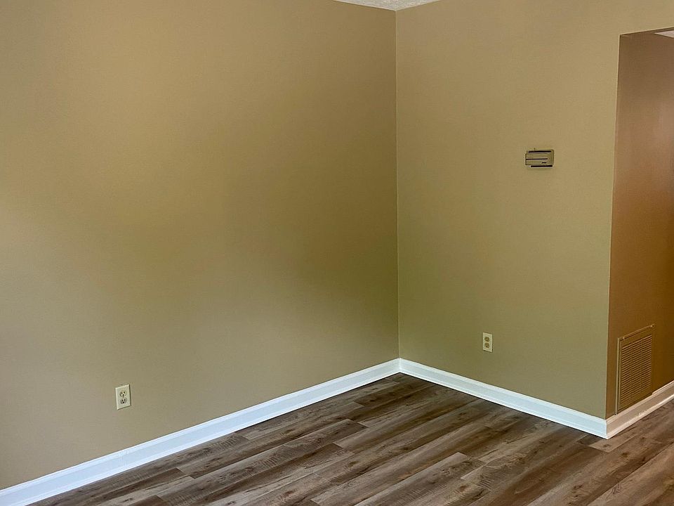 1st image of 213 Churchill Dr #8