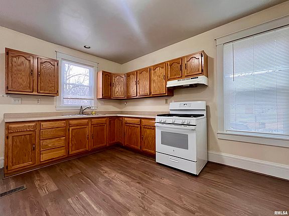 5th image of 806-810 E Berrien St