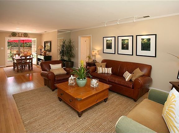 Living Rm w/ Fireplace