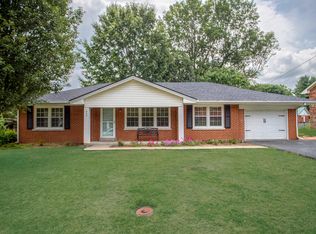 408 Meadow Ln, Danville, KY 40422