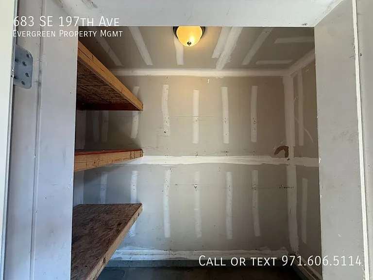 683 SE 197th Ave — Photo 7