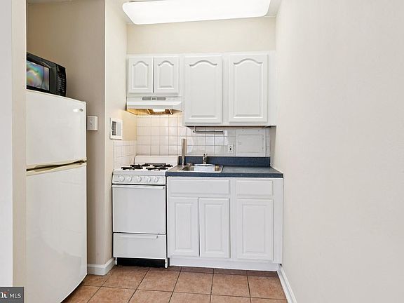 4th image of 2101 Chestnut St APT 922