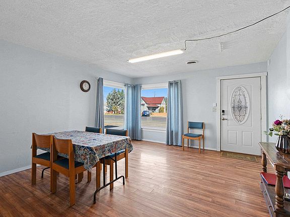 4th image of 611 W 4th St