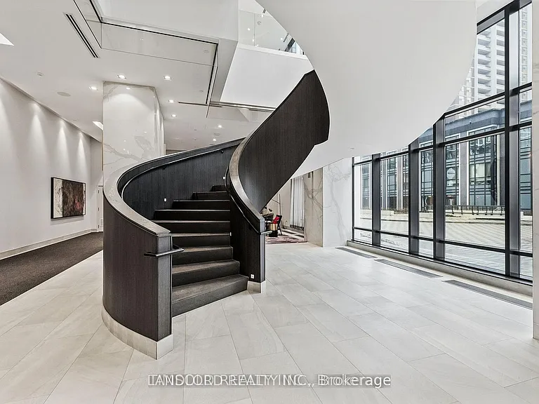 5 Mabelle Ave #Penthouse 33 — Photo 30