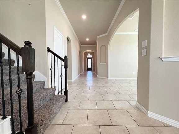 4th image of 238 Churchill Dr