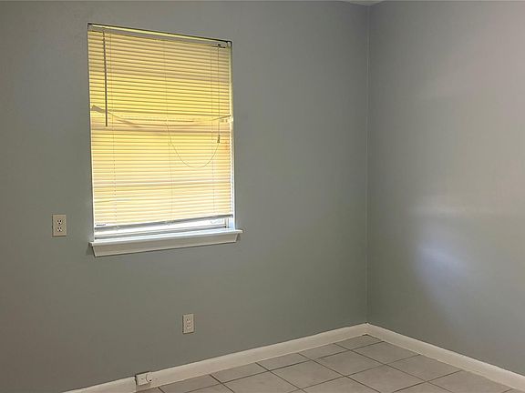 4th image of 3007 Akard St