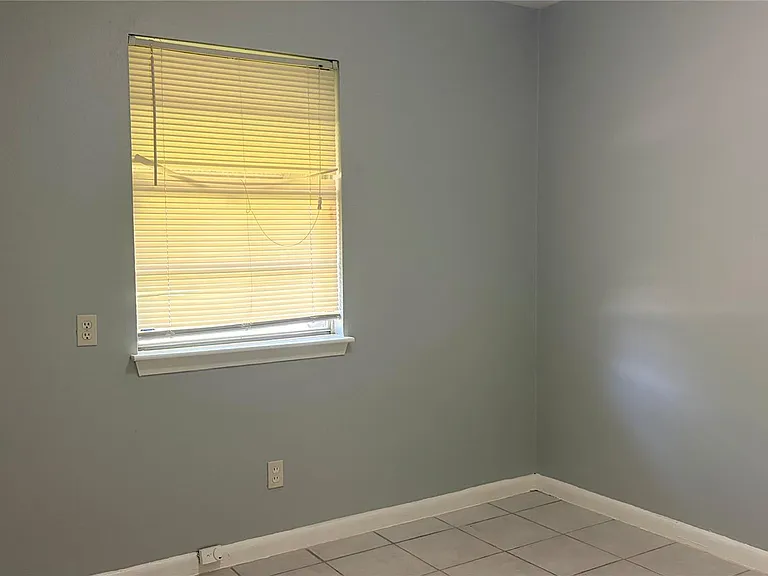 3007 Akard St — Photo 4