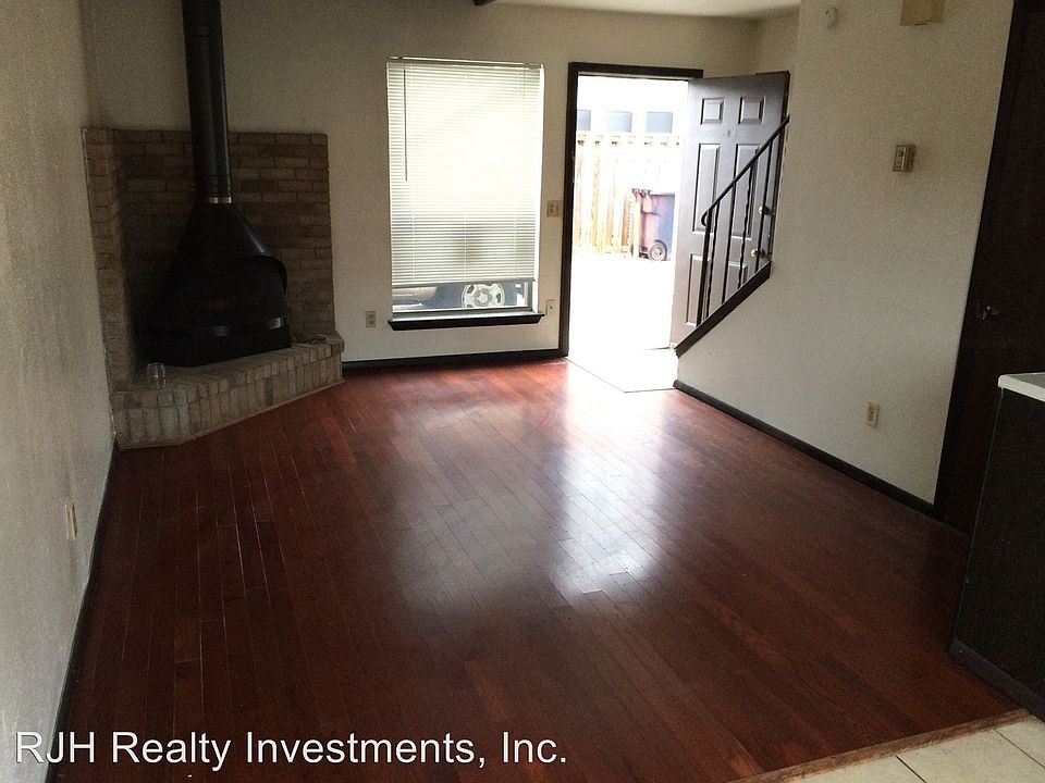 1st image of 2504 N Hudson Ave APT D