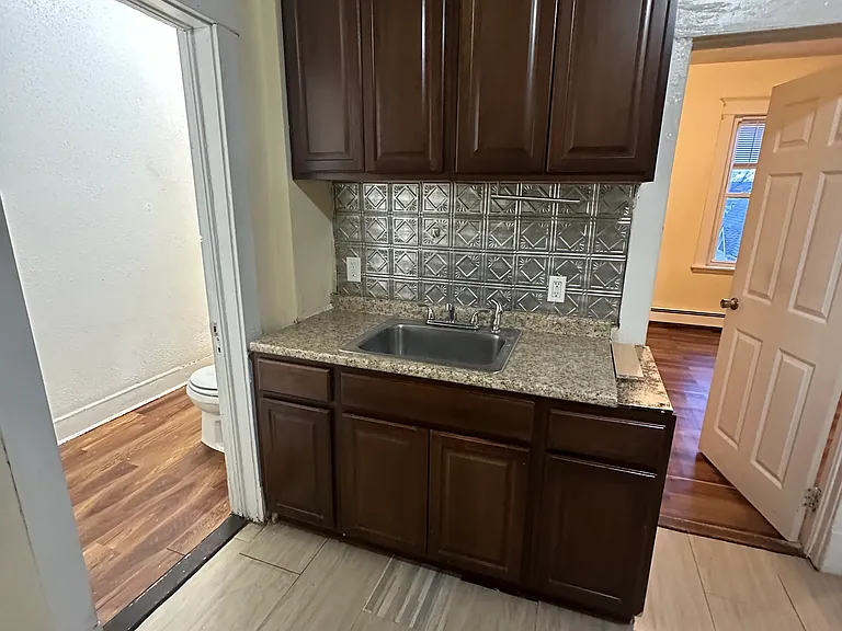 905 Park St #C-4 — Photo 3
