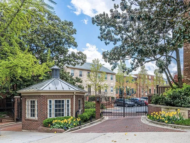 1614 Belmont St NW #C — Photo 2
