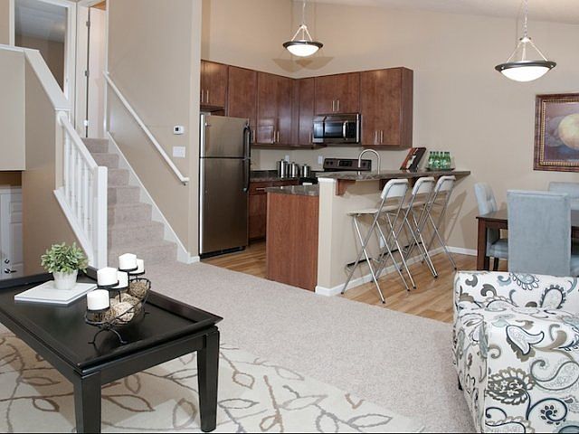 1st image of 921 Wescott Sq