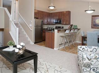 921 Wescott Sq, Saint Paul, MN 55123