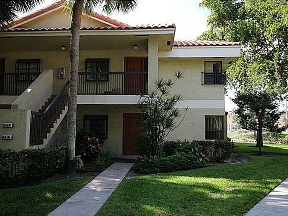 4th image of 2600 Carambola Cir N