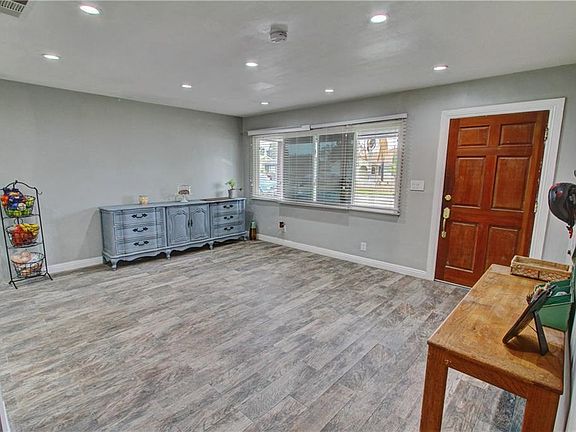 4th image of 11419 Crossdale Ave