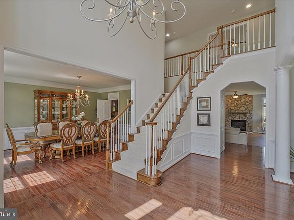 4th image of 43820 Churchill Glen Dr