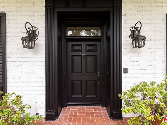 2nd image of 1115 N Beverly Dr