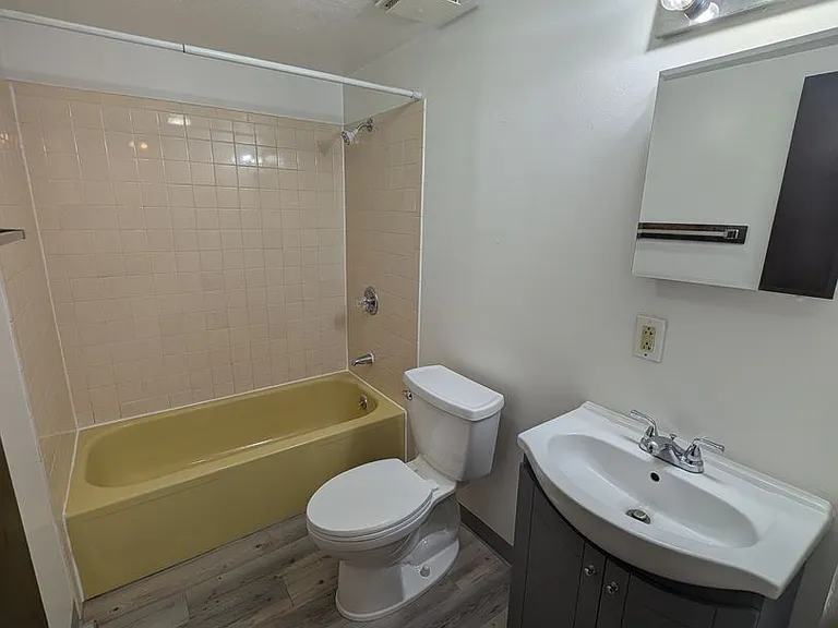 2108 - 2110 Hollingsworth Street — Photo 6