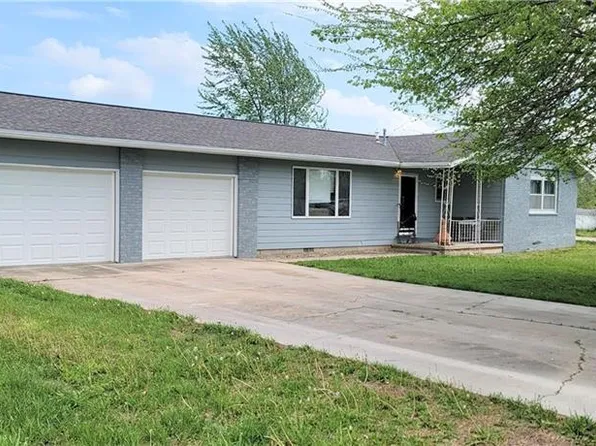 605 N Spruce St, Moran, KS 66755