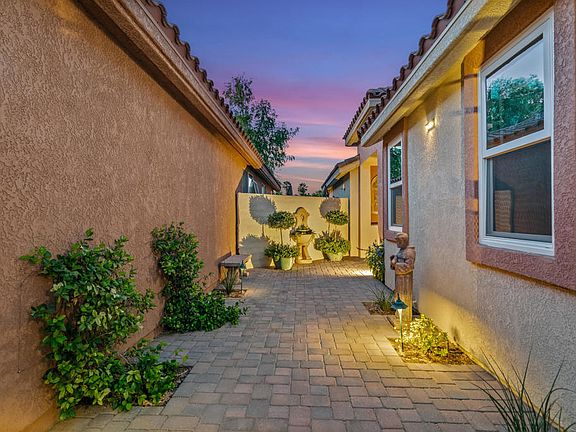 4th image of 76770 Minaret Way