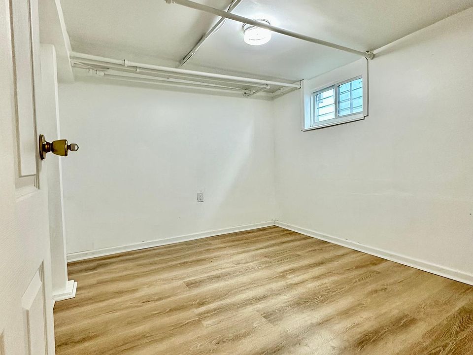 Bedroom 1, NO closet. Can fit full bed. Queen sized bed not advised.