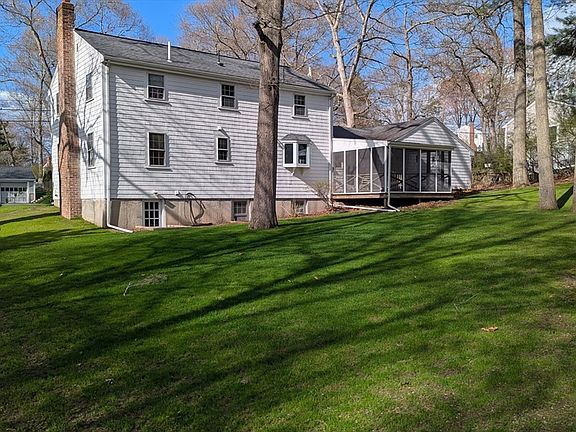 5th image of 20 Colonial Rd