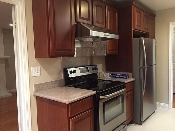 2nd image of 925 Barstow Ct