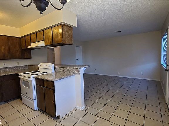 3rd image of 1512 Henry Dr APT B