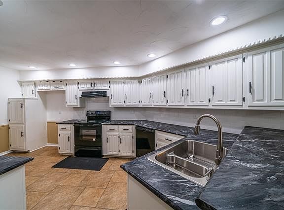 3rd image of 919 W Center St