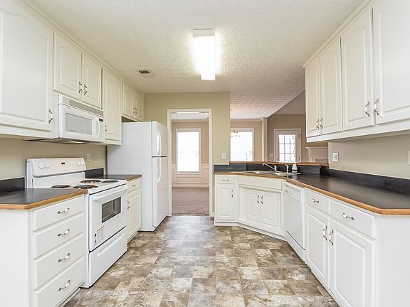 4th image of 900 Chapel Hill Dr