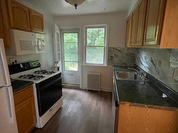 4th image of 46-41 Hanford St #1L