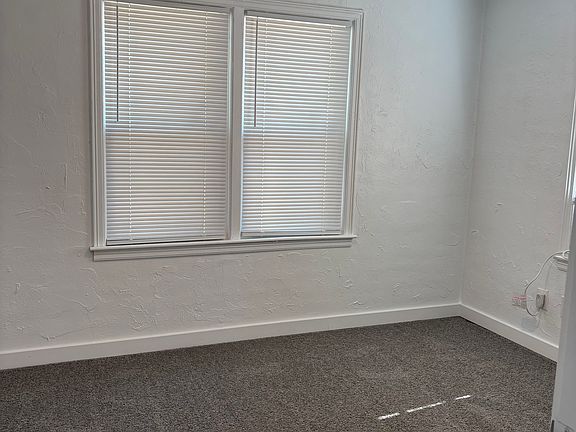 4th image of 708 1/2 S Washington St #4