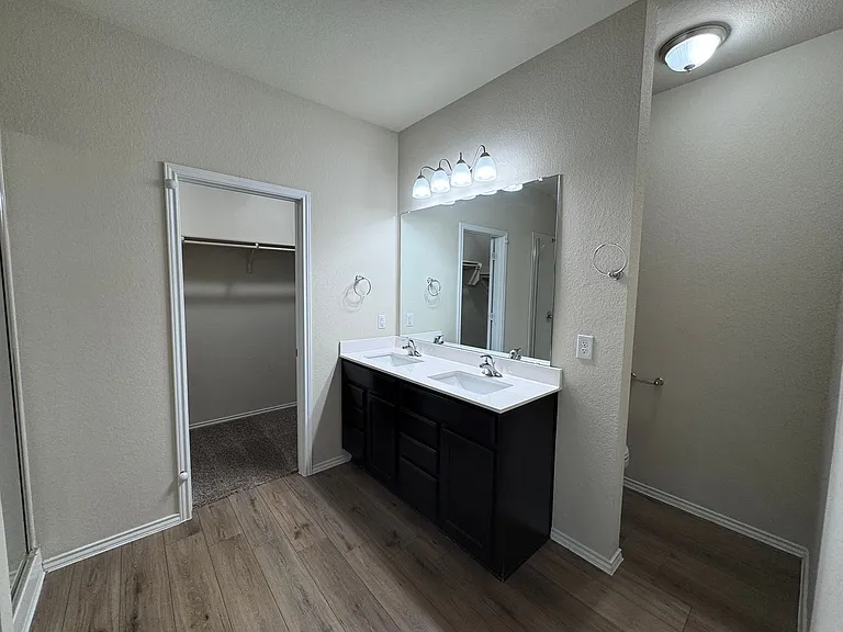 1812 Bee Creek Loop — Photo 16