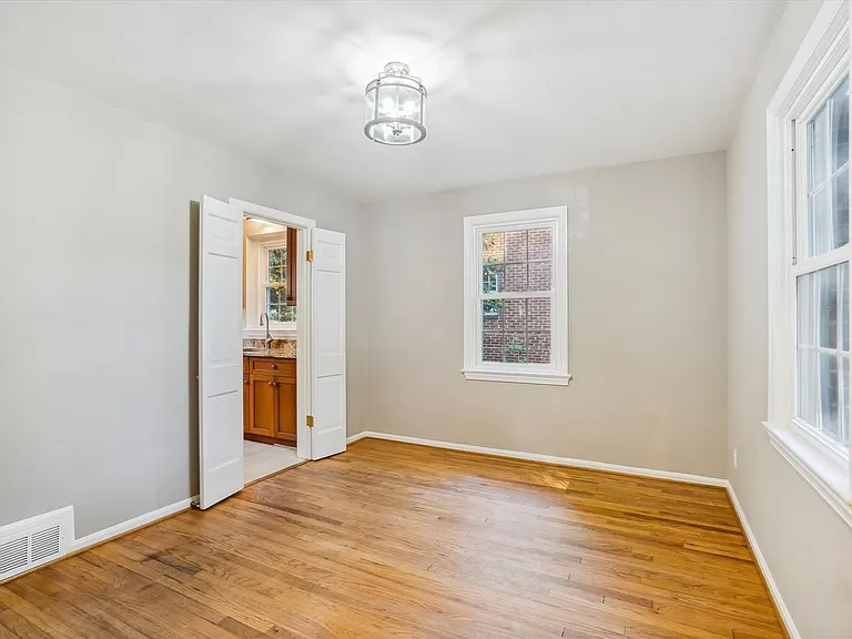 5212 Augusta St — Photo 12