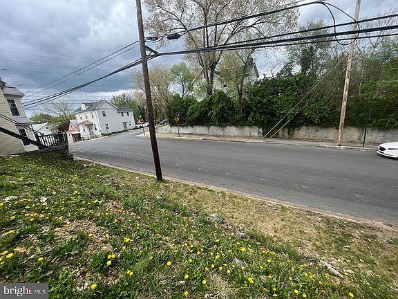 4th image of E Burke St