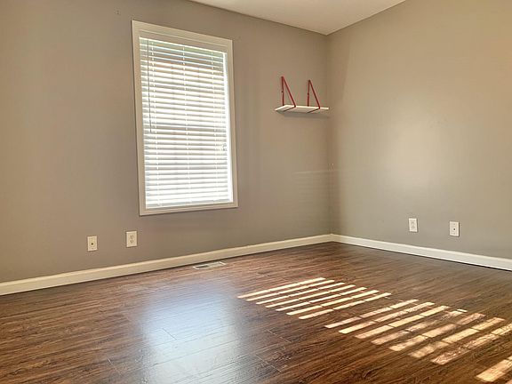 3rd image of 3372 N Henderson Way