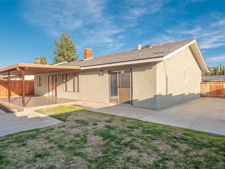 925 Diane Way — Photo 17