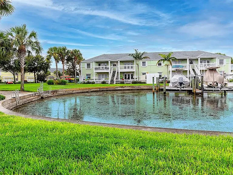 5231 Beach Dr SE #B — Photo 23
