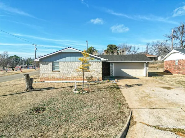 112 Taft Dr, Chickasha, OK 73018