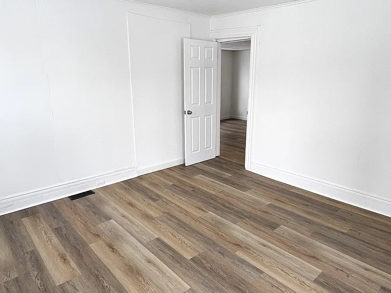 1019 Superior St — Photo 9