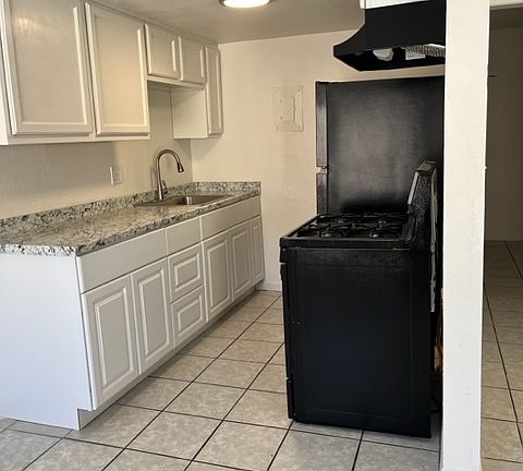 2nd image of 1223 N Dysart Rd #8