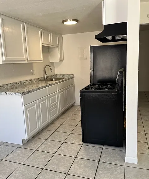 1223 N Dysart Rd #8 — Photo 1