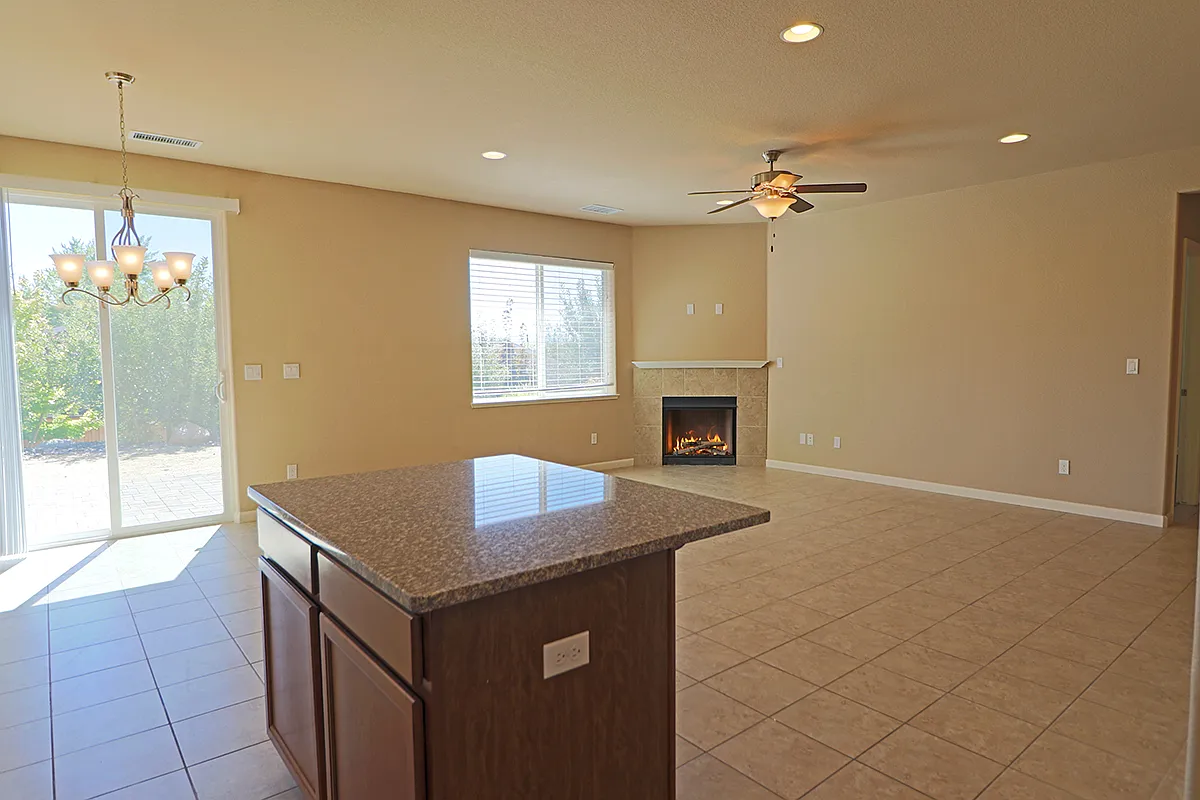 3 bed, 1545 sqft, $2,795 — Photo 4