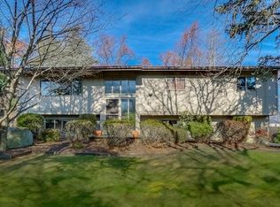 14 Van Gogh Ln, Airmont, NY 10901