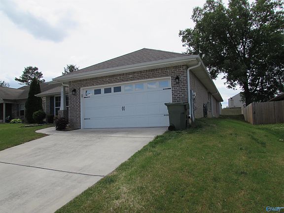 2nd image of 2425 Bell Manor Dr