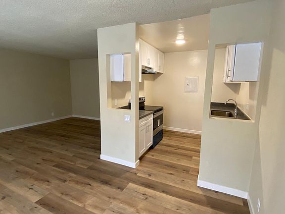 5th image of 14163 Delano St #3