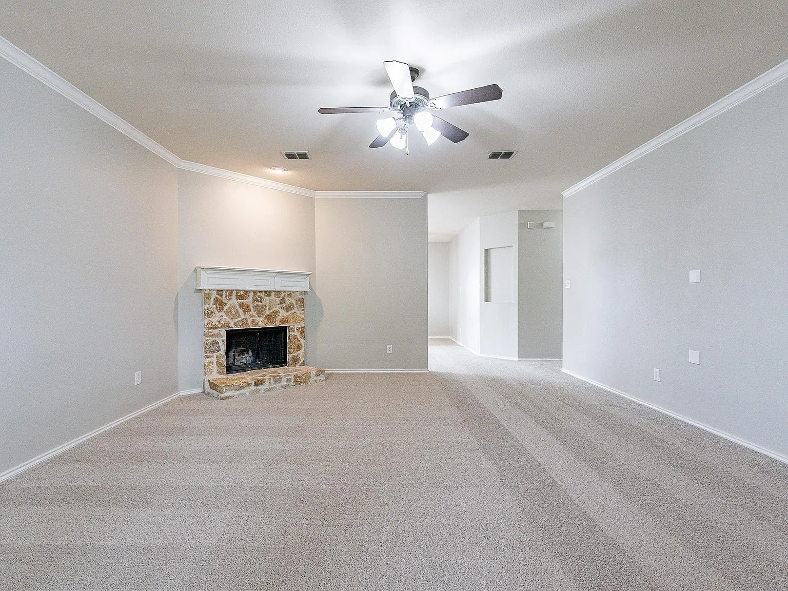 3 bed, 1844 sqft, $2,100 — Photo 3